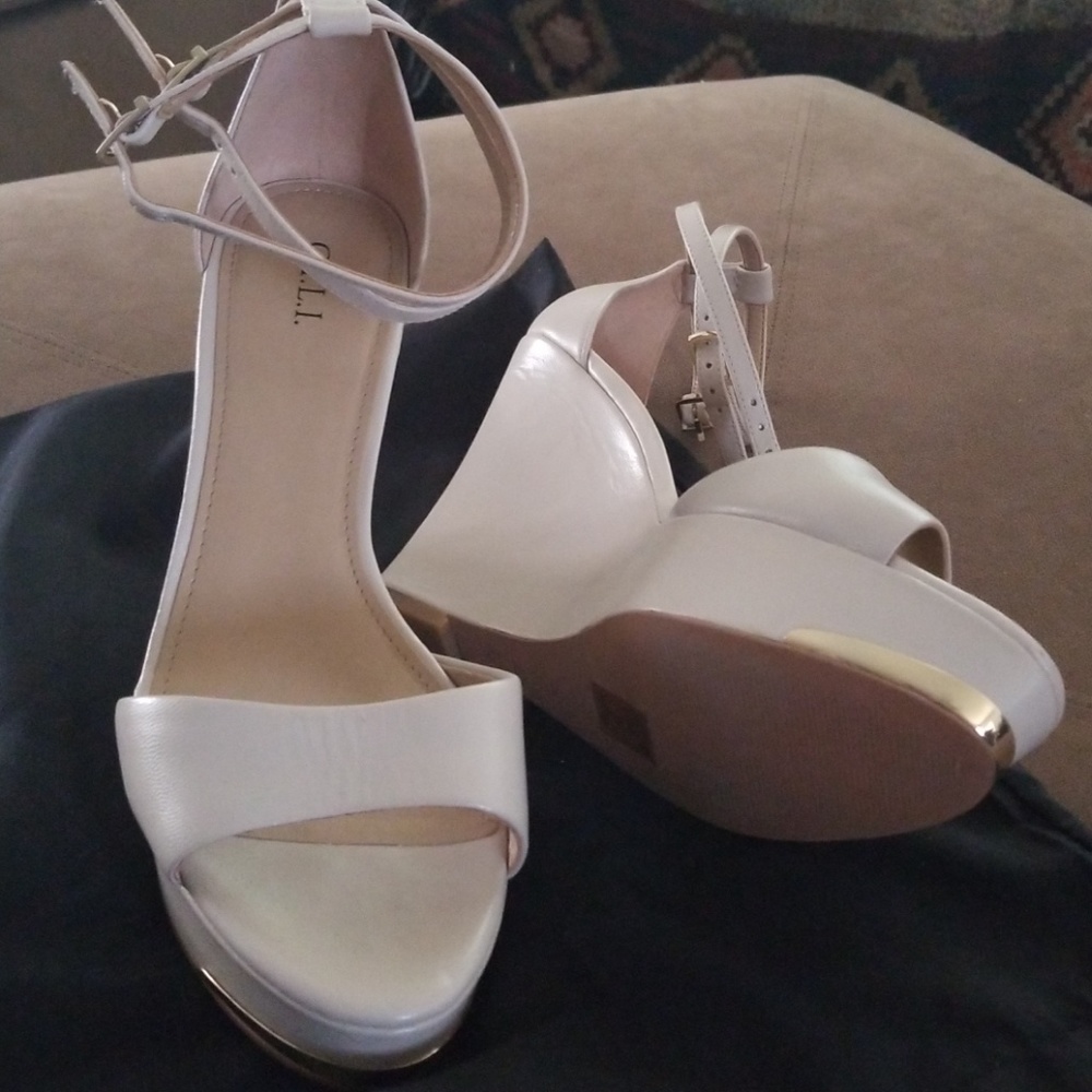 Heels - Picture 2 of 3